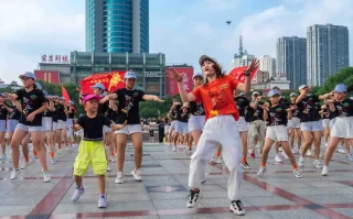  疫情期间跳的舞蹈火的是谁(疫情过后舞蹈视频)