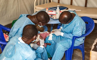  这次疫情到底是什么引起的呢(这次疫情到底是什么引起的呢视频)