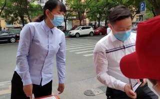  第一次疫情爆发是哪里的人(第一次疫情是什么时候发生的)